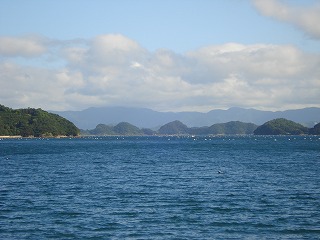 画像: 三浦から見えるセカチューの島　高島（小説では夢島）