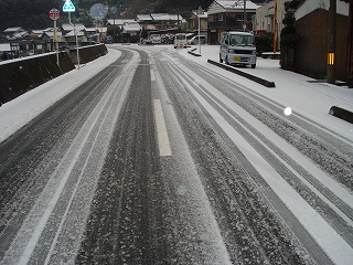 画像: 愛媛でも雪が降ります。2月はデコポンをおすすめします。