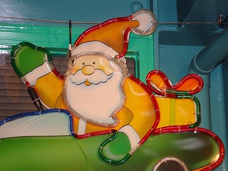 画像: クリスマスにはサンタとみかんを食べます。