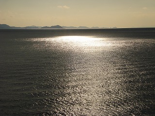 画像: 海はまるで・・・