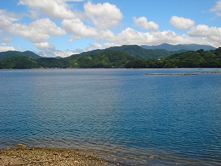 画像: 雨が降らないですよ～。