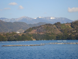 画像: まだ雪が残ってます。