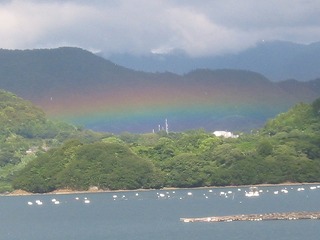 画像: 今年の夏はよく虹がみられた。三浦の海にかかる虹はとてもきれいです。